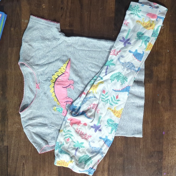 2 pair of Carter's 4T short sleeve with pants pajamas - Picture 3 of 4